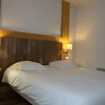 Hotel De L'orme, Akena