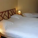 De L'orme, Akena Hotel 3*