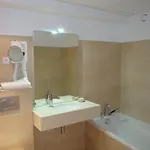 De L'orme, Akena Hotel 3*