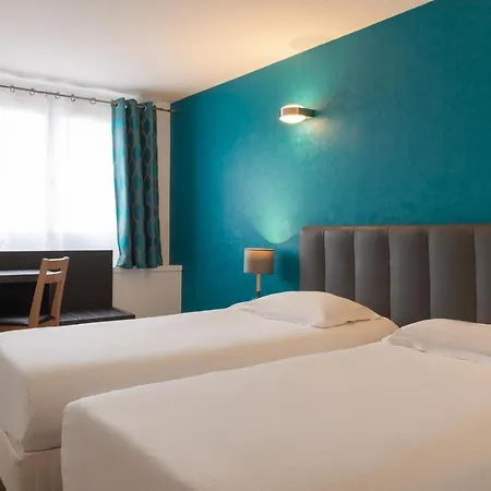 De L'orme, Akena Hotel