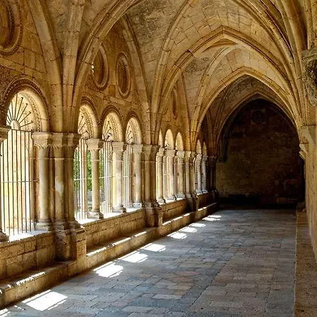 فندق De L'orme, Akena