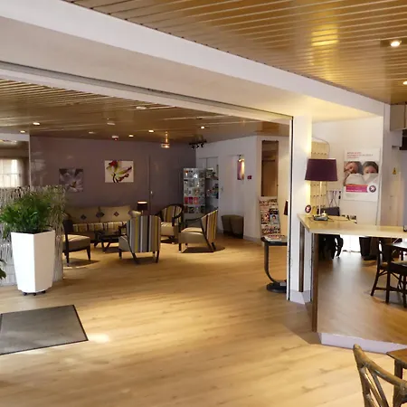 De L'orme, Akena Hotel 3*