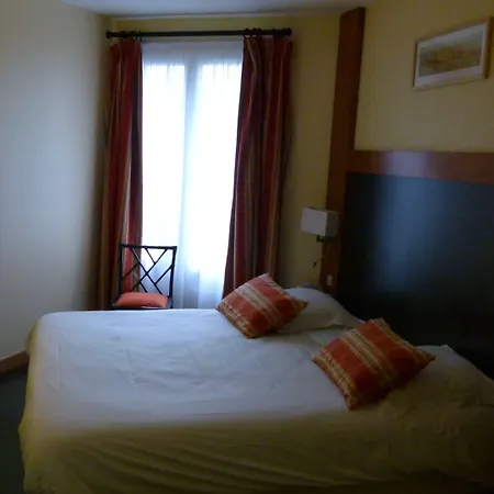 Hotel De L'orme, Akena