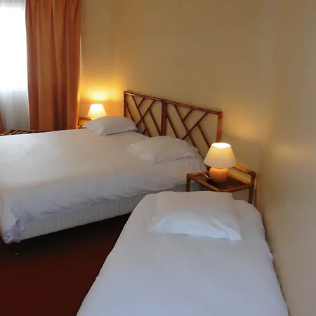 De L'orme, Akena Évreux