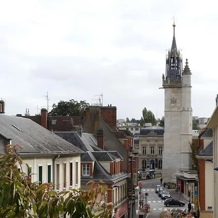 De L'orme, Akena Hotel 3*