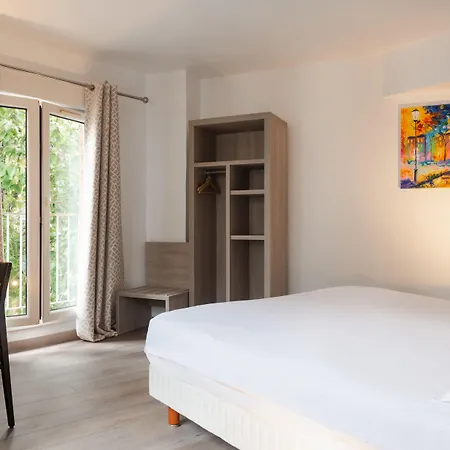 De L'orme, Akena Évreux