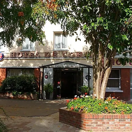 De L'orme, Akena Hotel
