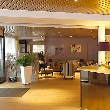 Hotel De L'orme, Akena