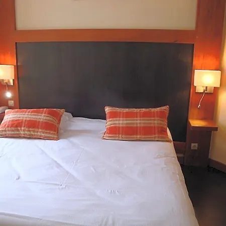 De L'orme, Akena Hotel 3*