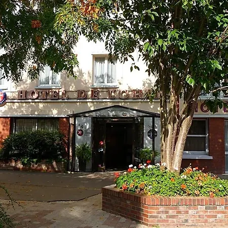 De L'orme, Akena Hotel 3*