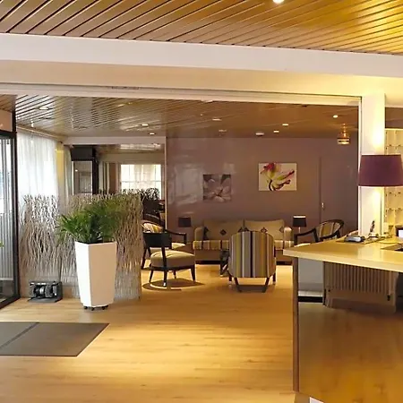 Hotel De L'orme, Akena