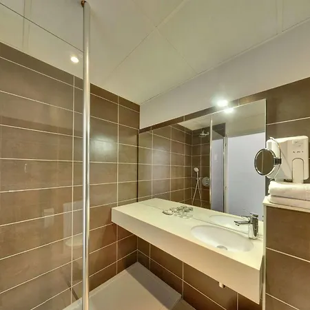 Hotel De L'orme, Akena 3*