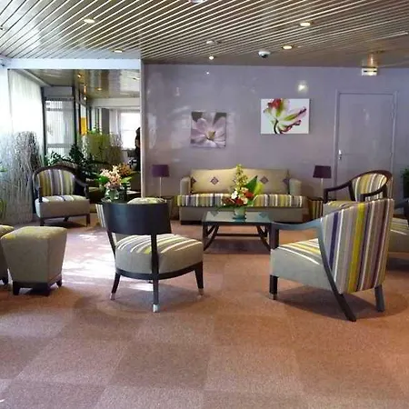 Hotel De L'orme, Akena