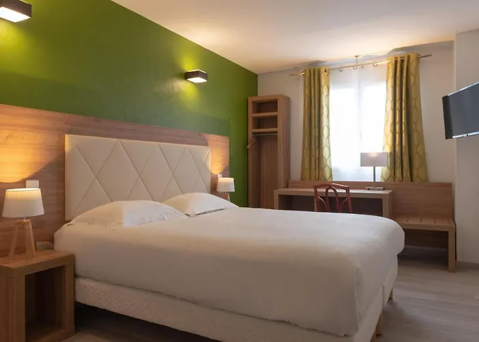 Hotel De L'orme, Akena