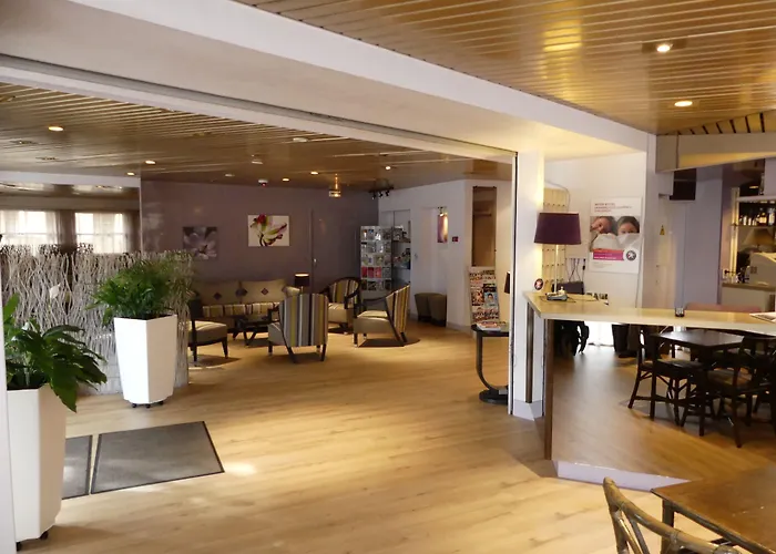 De L'orme, Akena Hotel 3*