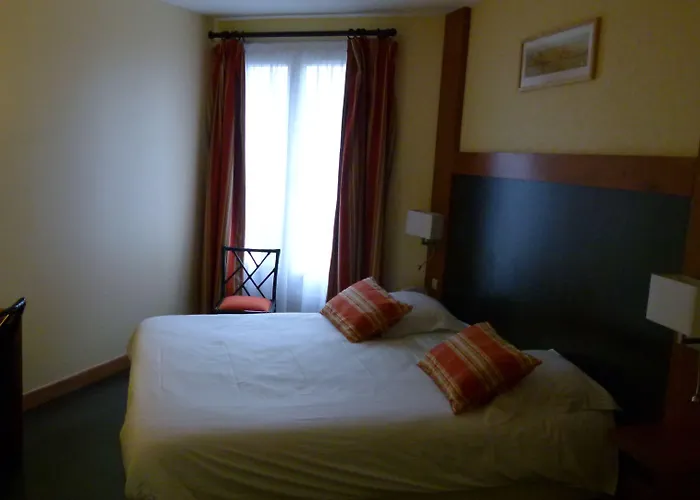 Hotel De L'orme, Akena