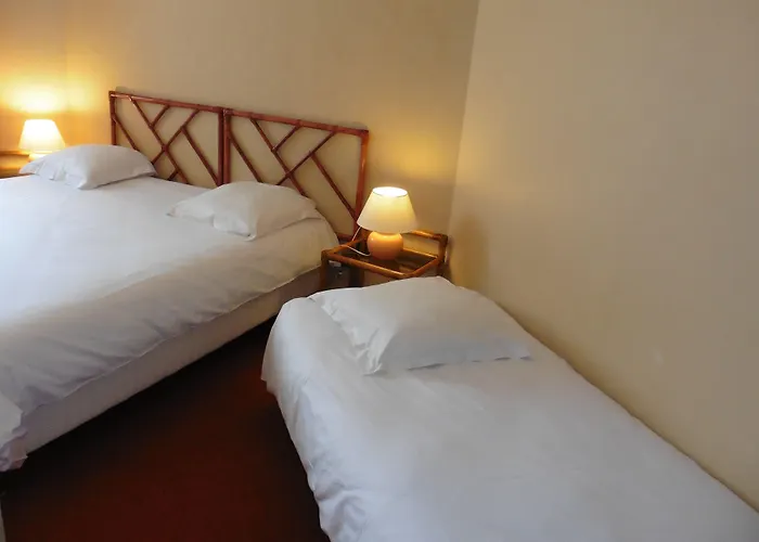 De L'orme, Akena Hotel 3*