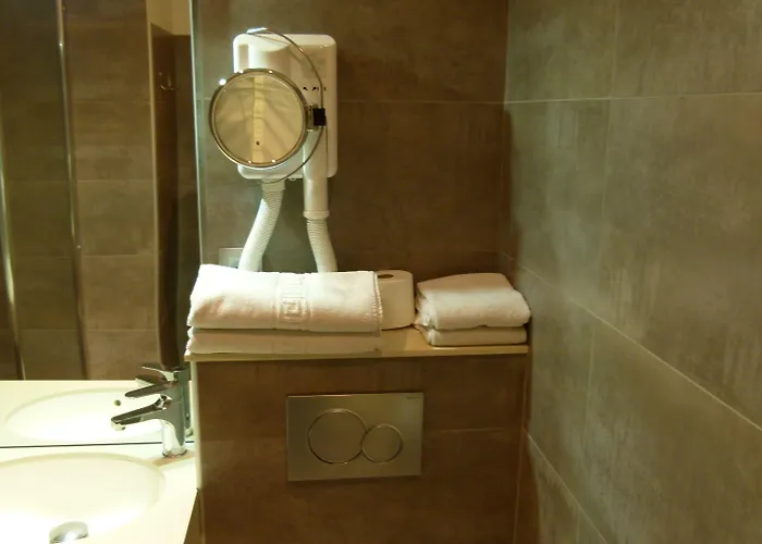 Hotel De L'orme, Akena