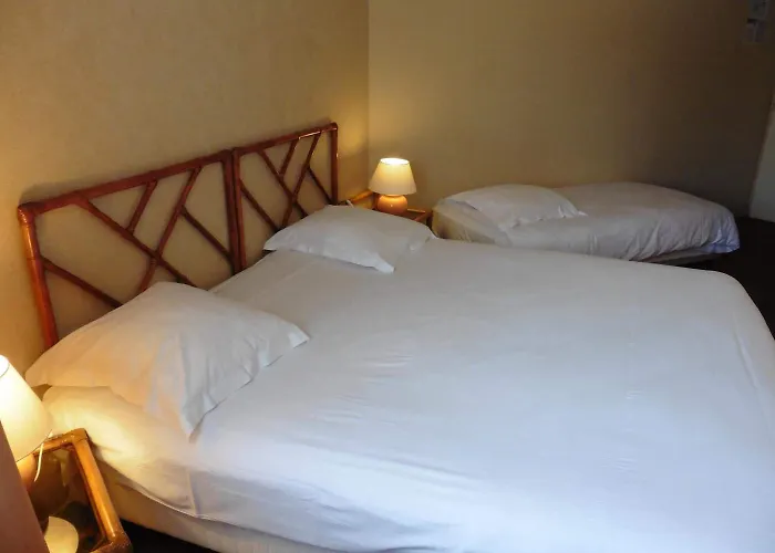 De L'orme, Akena Hotel 3*