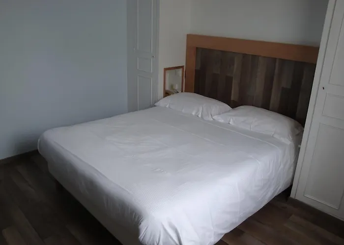 De L'orme, Akena Hotel Evreux